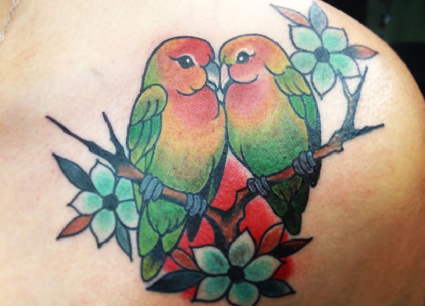 ideas de tatuajes de agapornis